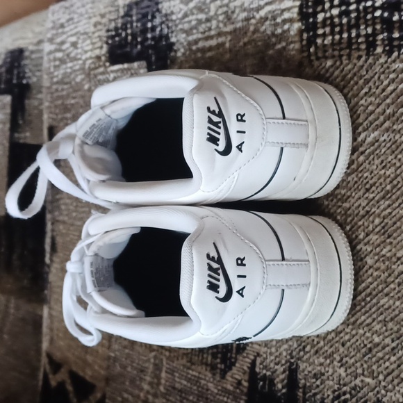 Nike Air- Air Force 1 White Sneakers - Size 7Y - Picture 5 of 13